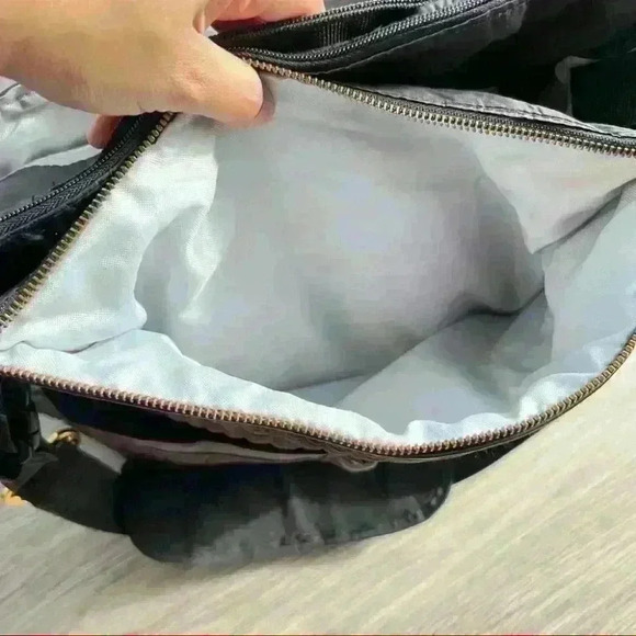 SKIP HOP BLACK BAG  WITH DIAPER STATION MOMMY BAG - Picture 13 of 16